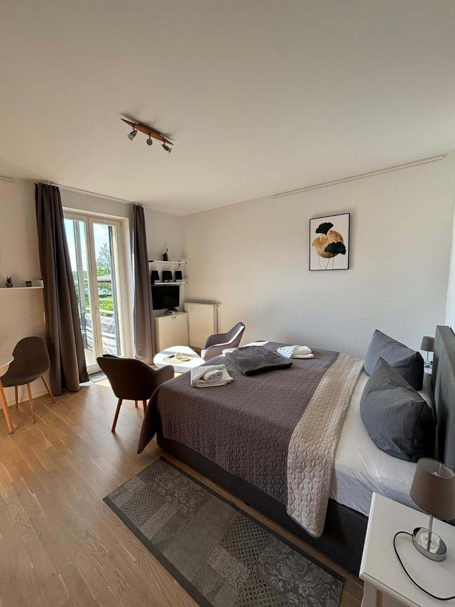 Einraumapartment Im Erdgeschoss Mit Seeblick Rheinsberg Exteriör bild